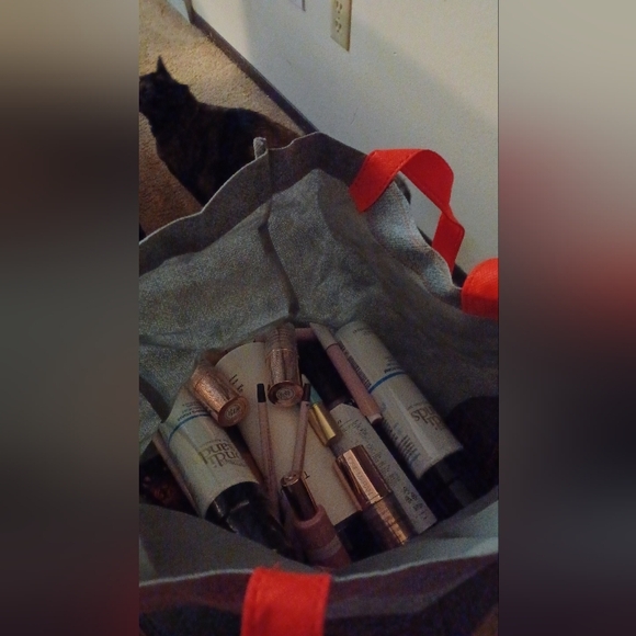 Makeup bundle - Picture 2 of 2